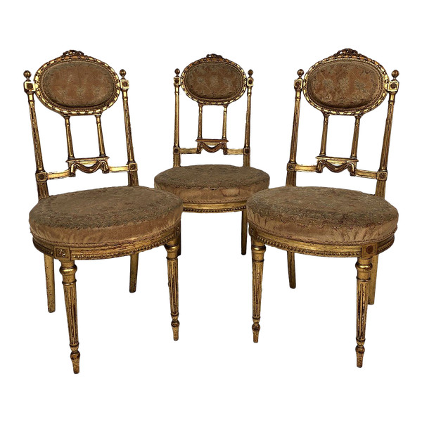 Série de trois chaises de style Louis XVI en bois doré, vers 1900