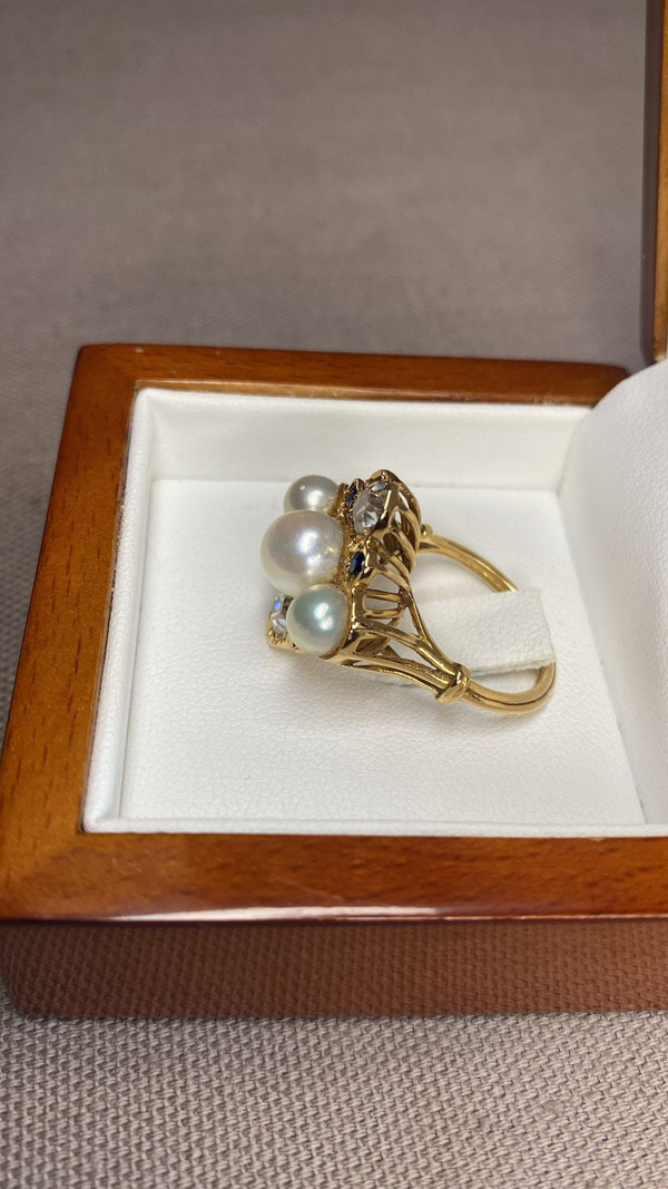 Bague en or jaune 18 carats, diamants, Perles, Sapphires.