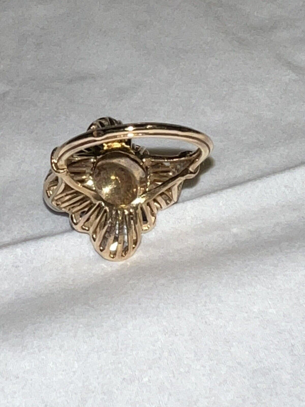 Bague en or jaune 18 carats, diamants, Perles, Sapphires.