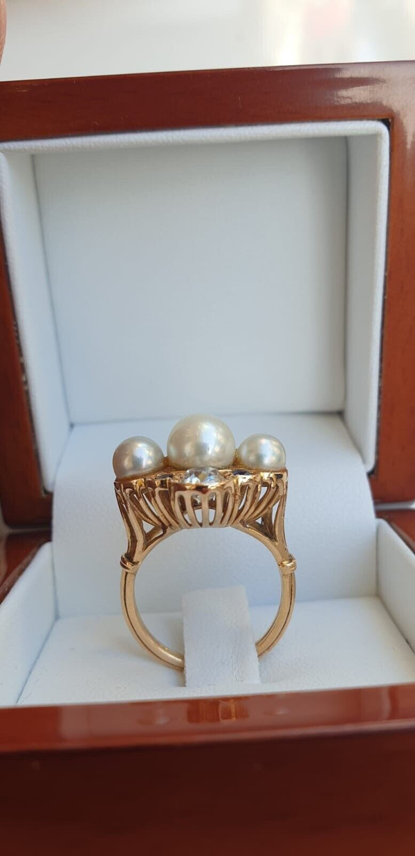 Bague en or jaune 18 carats, diamants, Perles, Sapphires.