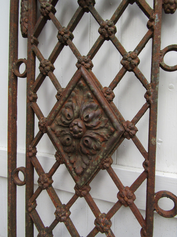 Cast iron grate
