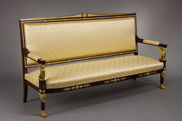 Un majestueux salon de style empire en acajou et bronzes dorés
