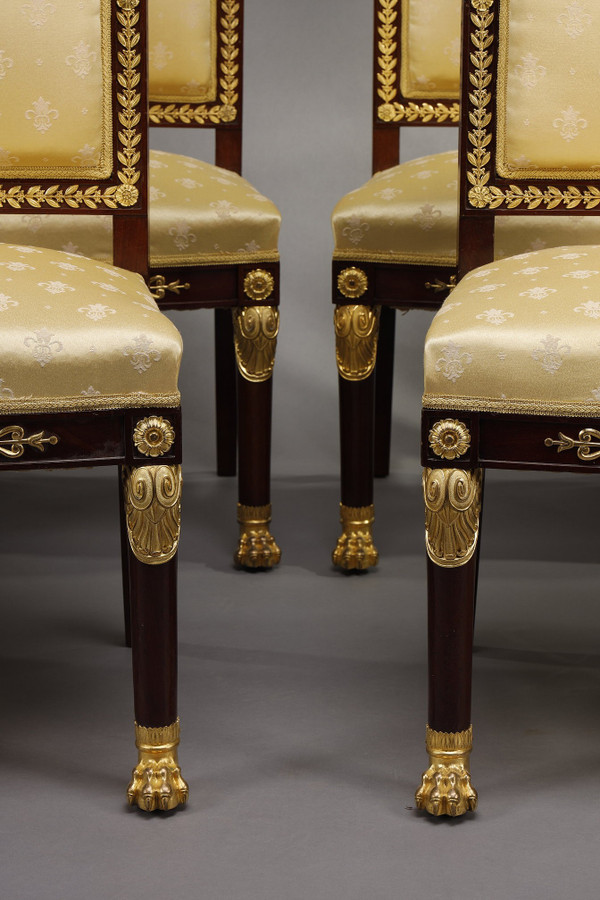 Un majestueux salon de style empire en acajou et bronzes dorés