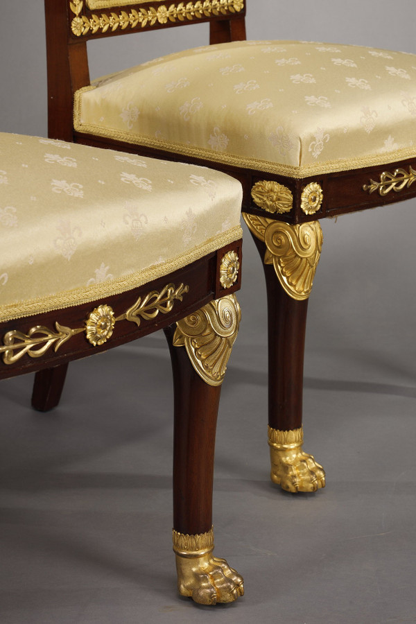 Un majestueux salon de style empire en acajou et bronzes dorés