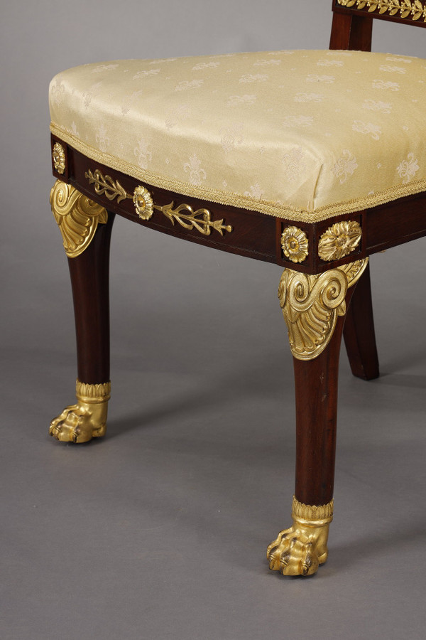 Un majestueux salon de style empire en acajou et bronzes dorés