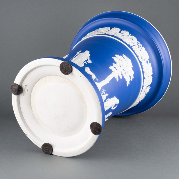 Pique-fleurs en jasperware signé Wedgwood, XIXe siècle 