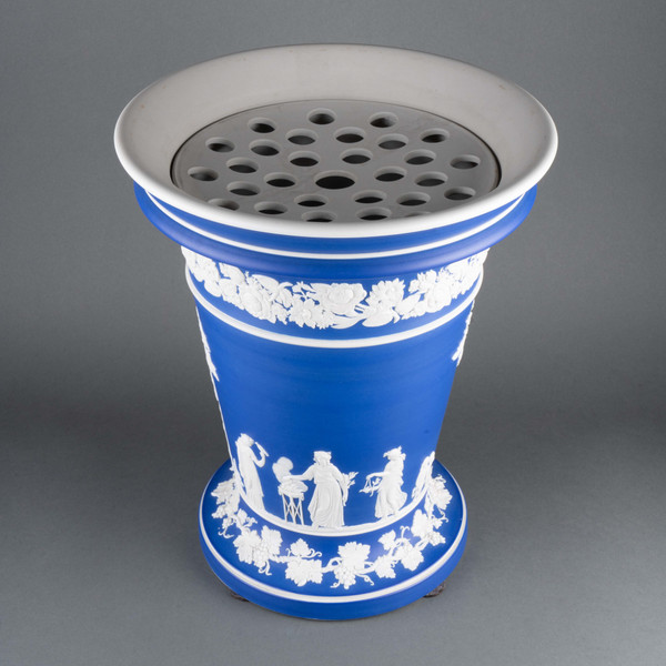 Pique-fleurs en jasperware signé Wedgwood, XIXe siècle 
