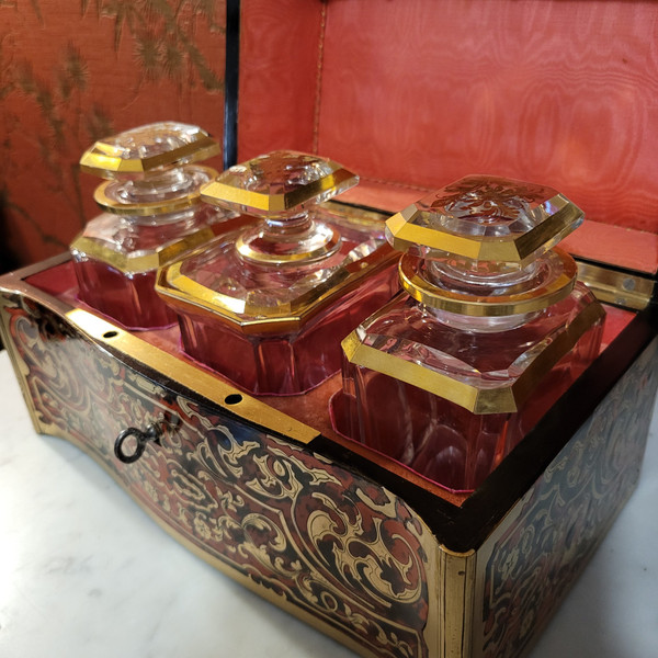 Necessaire de toilette Marqueterie Boulle, cristallerie de Baccarat, Epoque Napoléon 3Très bel état