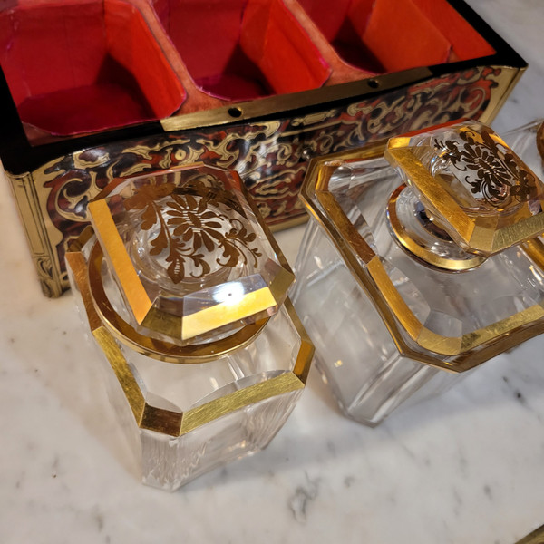 Necessaire de toilette Marqueterie Boulle, cristallerie de Baccarat, Epoque Napoléon 3Très bel état