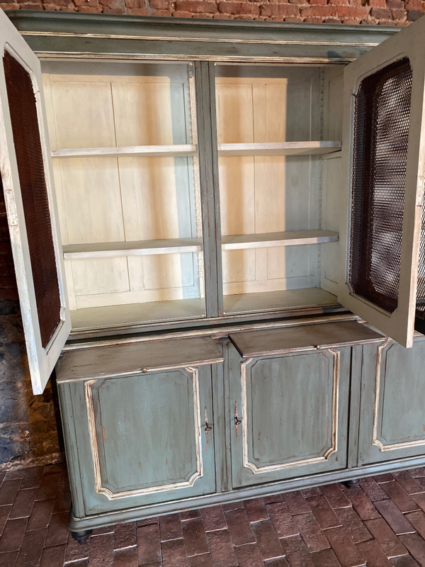 8-door display bookcase with pulls dating from the end of the 19th century, very pretty patina