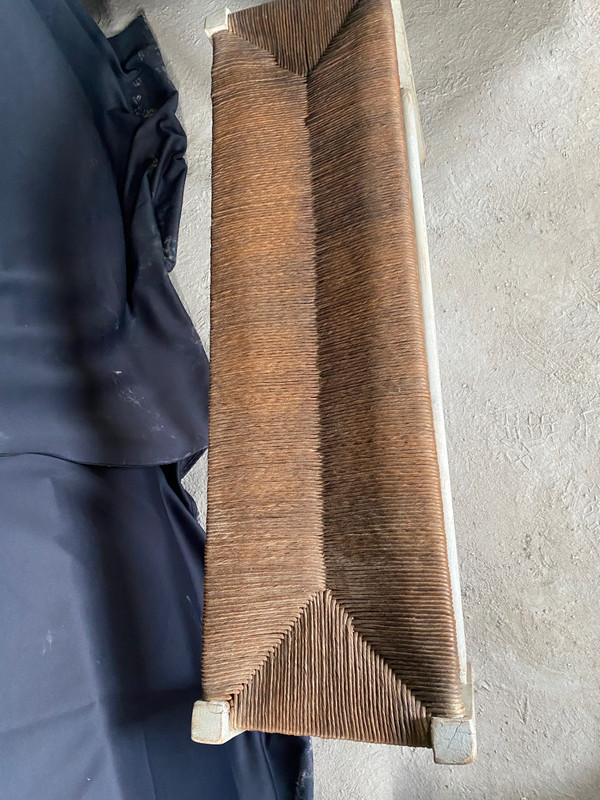 Banc ( de cheminée) datant du 18e siècle assise paillée et boiseries patinée 