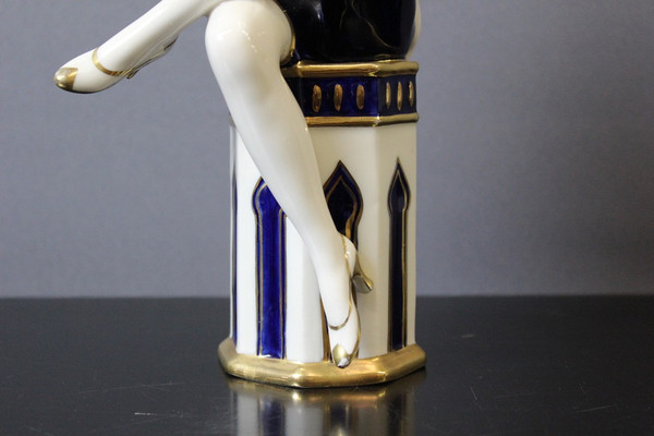 Suonatore di mandolino in stile Art Déco in porcellana di Royal Dux