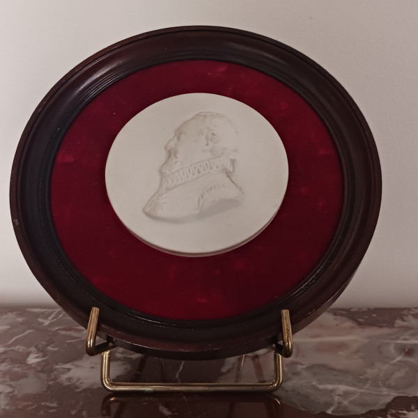 Manufacture de Sèvres - Henri IV - cookie medallion in a frame - signed