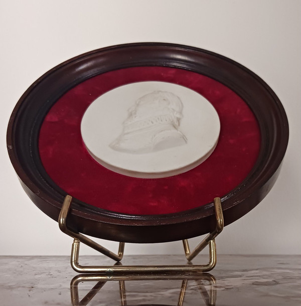 Manufacture de Sèvres - Henri IV - cookie medallion in a frame - signed