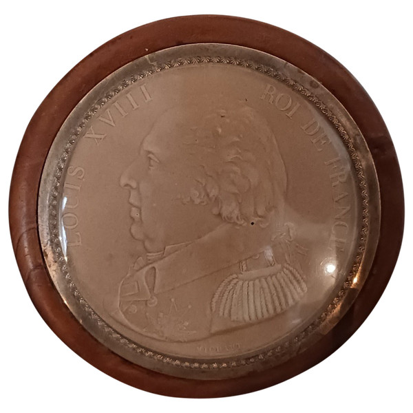France, early 19th century - Royalist box - boxwood and embossed portrait of Louis XVIII.