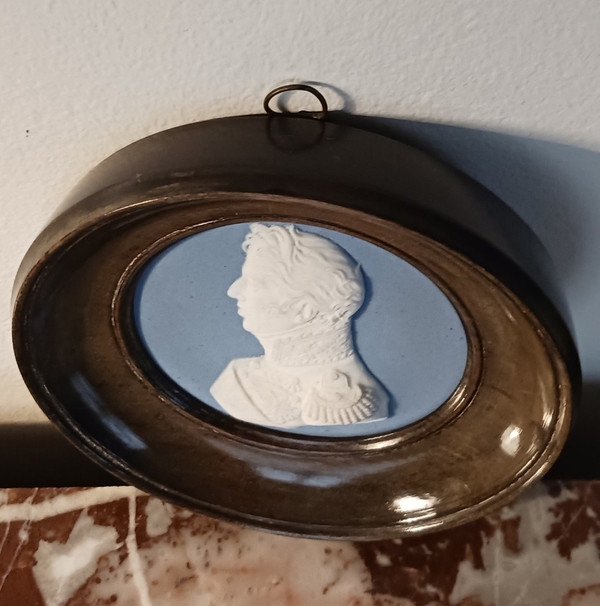 Manufacture De Sèvres Pour Le Duc De Doudeauville - médaillon en biscuit du roi Charles X