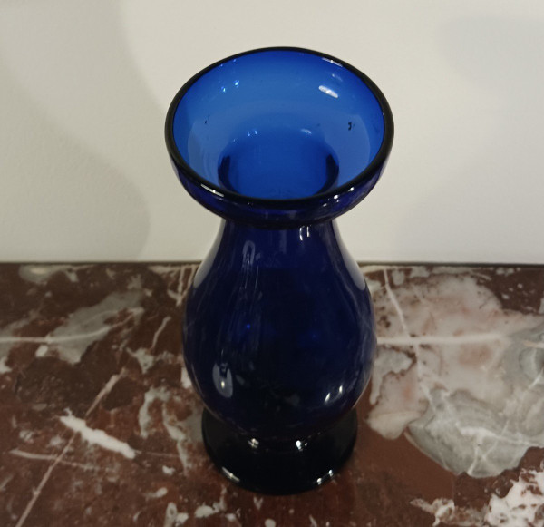 Fin du XVIIIe siècle - vase à jacinthes - forme balustre sur piédouche Louis XVI - verre bleu soufflé