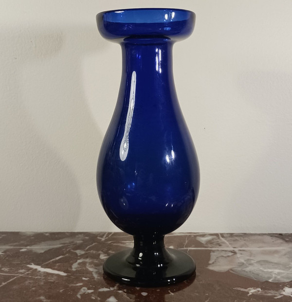 Fin du XVIIIe siècle - vase à jacinthes - forme balustre sur piédouche Louis XVI - verre bleu soufflé
