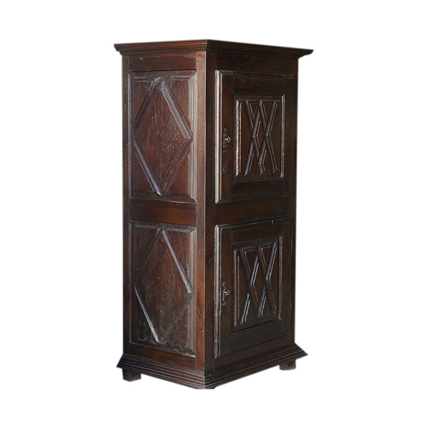 Zweiteiliger Eichenschrank aus dem 17. Jahrhundert