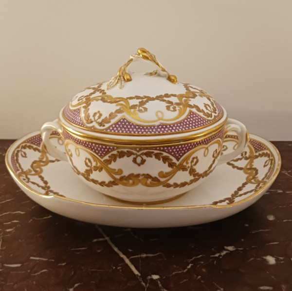 Royal Manufacture of Sèvres - covered bowl and its hard porcelain tray - Taillandier base - 2nd size -