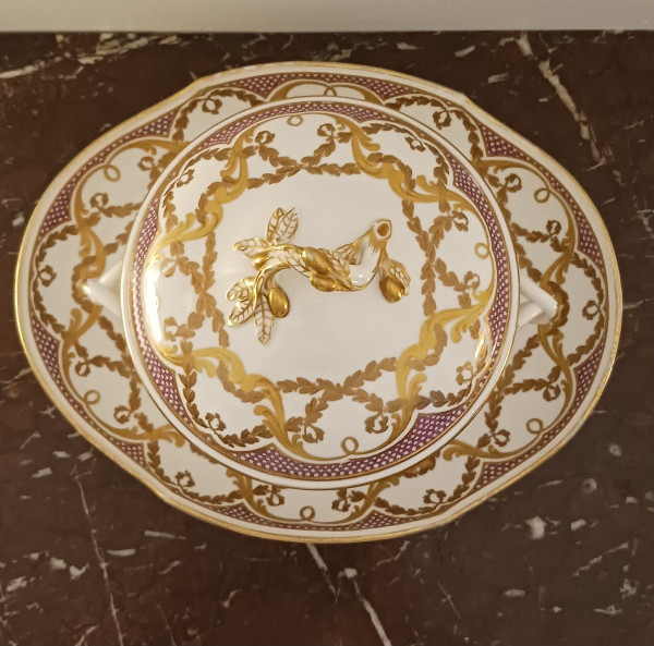 Royal Manufacture of Sèvres - covered bowl and its hard porcelain tray - Taillandier base - 2nd size -