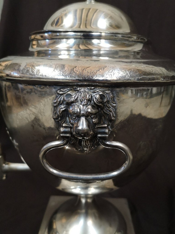 Samovar in metallo argentato del primo periodo dell'Impero
