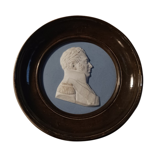 Manufacture de Sèvres pour le duc de Doudeauville - médaillon en biscuit du duc de Berry