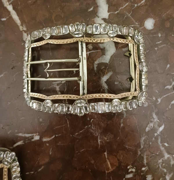 XVIIIe siècle, époque Louis XVI - étonnante paire de boucles de souliers - or, argent et brillants du Rhin