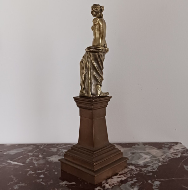 Souvenir ou curiosa en bronze - Venus de Milo en bronze - grand socle architecturé - fin XIXe siècle