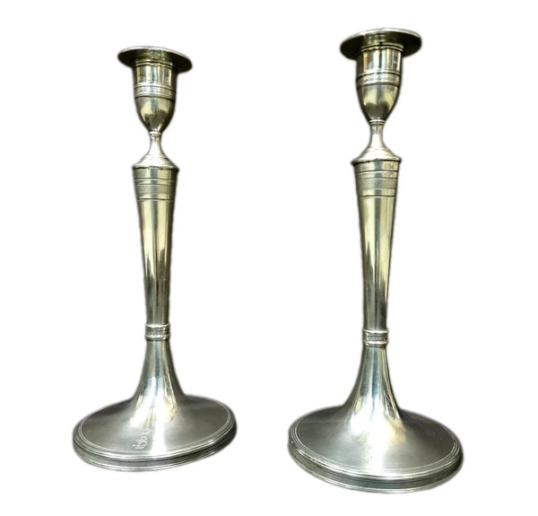 Coppia di candelieri corazzati del periodo impero in argento sterling