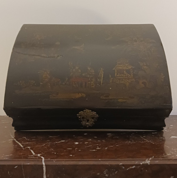 Frankreich, 18. Jahrhundert - Perückenschachtel aus Martinslack mit chinesischem Dekor - Louis XV