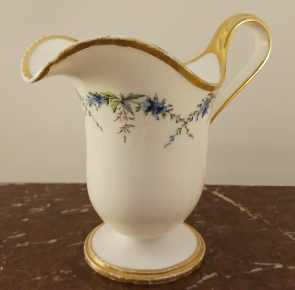 Manufacture révolutionnaire de Sèvres - pot à lait - forme étrusque ou hanap - porcelaine tendre