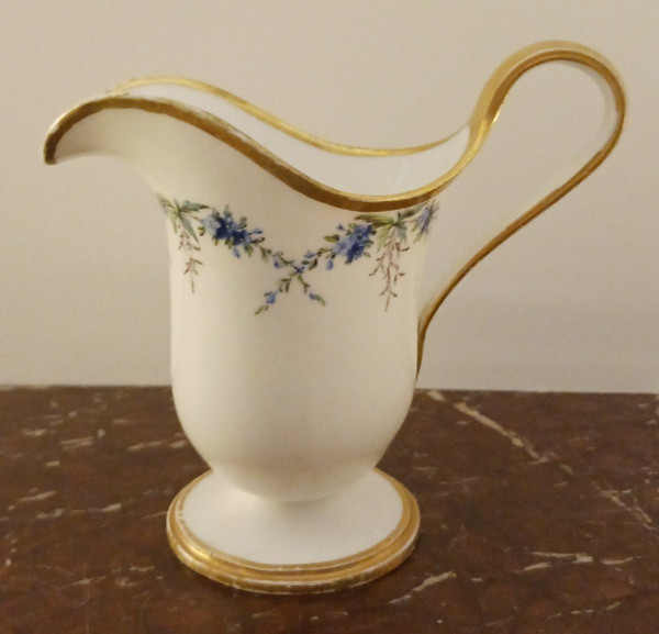 Manufacture révolutionnaire de Sèvres - pot à lait - forme étrusque ou hanap - porcelaine tendre