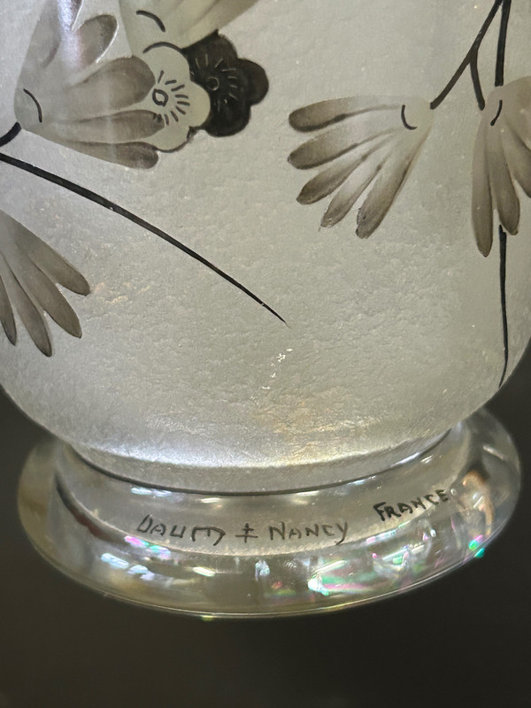 Vase Daum Nancy Frankreich - Oiseau Branché Réserve mit Säure, verstärkt mit schwarzer Emaille