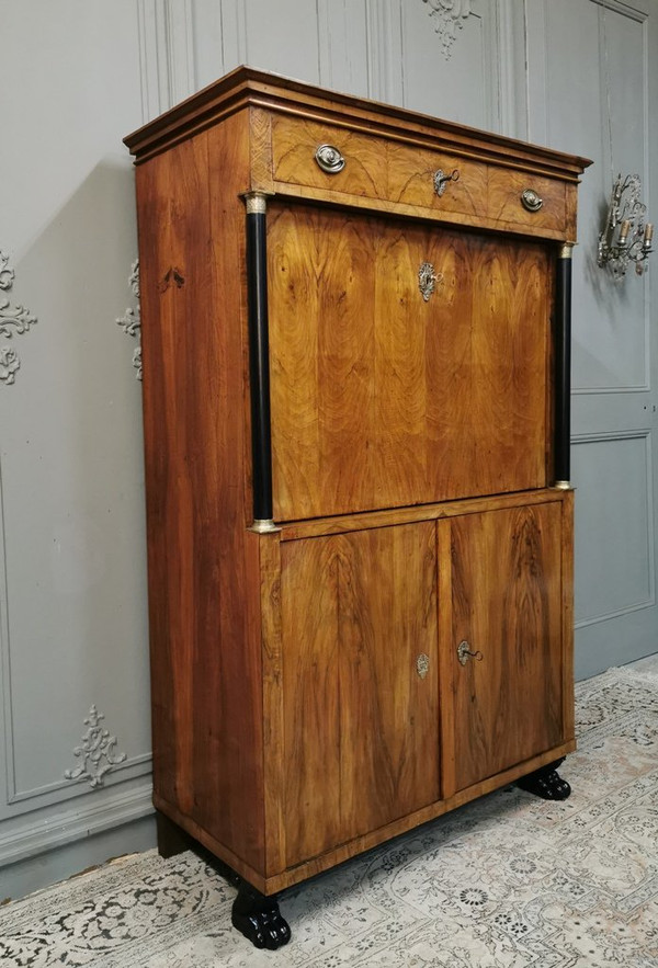 Scrivania Biedermeier di epoca impero con stemma. Inizio del XIX secolo