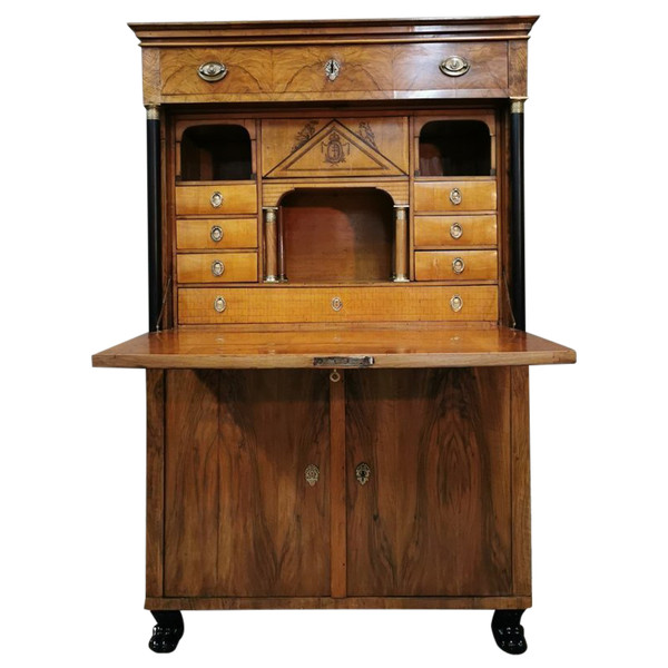 Scrivania Biedermeier di epoca impero con stemma. Inizio del XIX secolo
