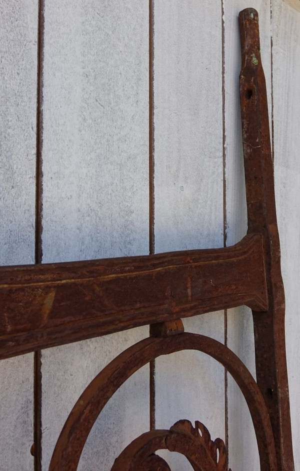 Großer Galgen als Schildhalter Aus Schmiedeeisen. Epoche XVIII.