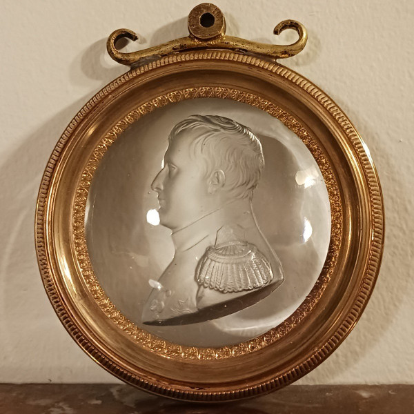 Frankreich, um 1830 - sehr seltenes Medaillon aus gegossenem Glas von Napoleon als Generaloberst nach Andrieu