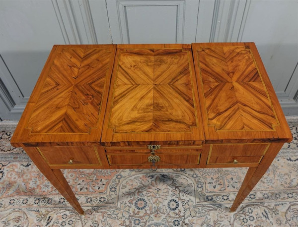 Coiffeuse d'époque Louis XVI En Marqueterie. Fin XVIIIème