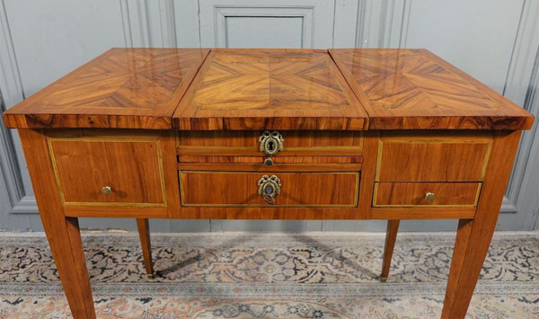 Coiffeuse d'époque Louis XVI En Marqueterie. Fin XVIIIème
