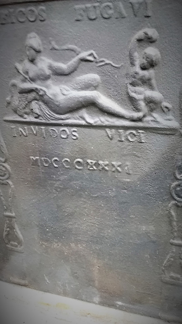 Grande plaque de cheminée en fonte de fer décor néo-gothique début 19 ème