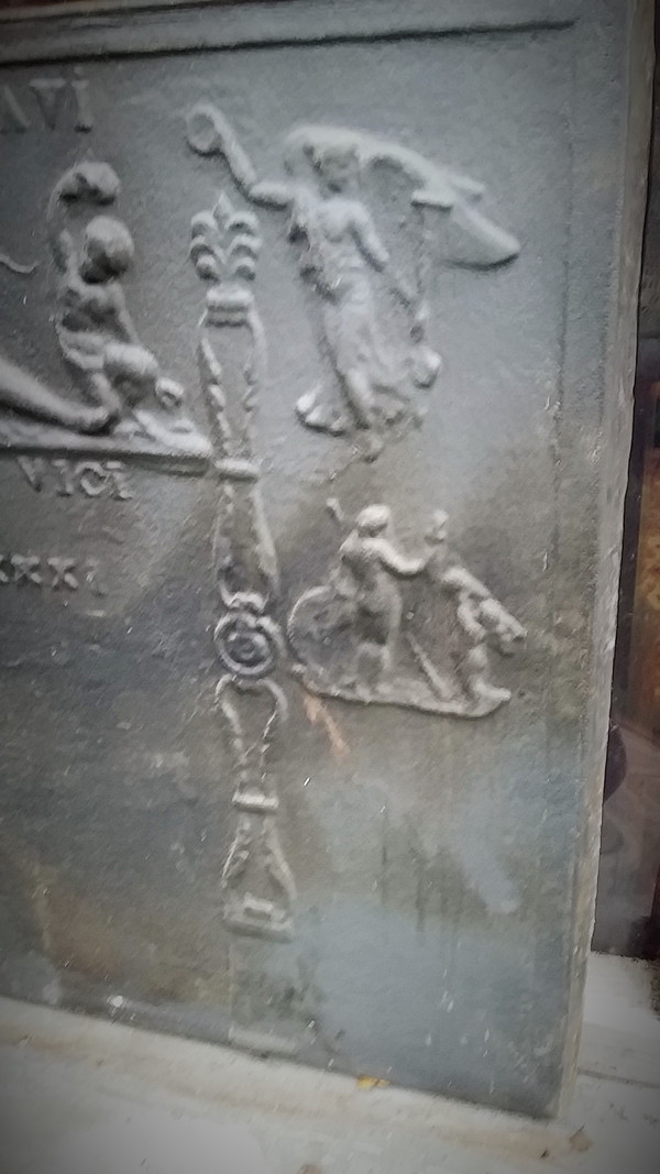 Grande plaque de cheminée en fonte de fer décor néo-gothique début 19 ème