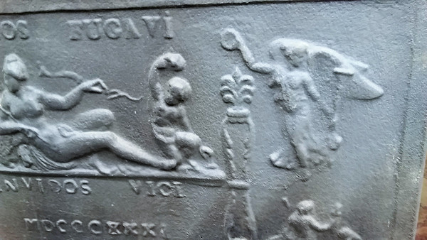 Grande plaque de cheminée en fonte de fer décor néo-gothique début 19 ème