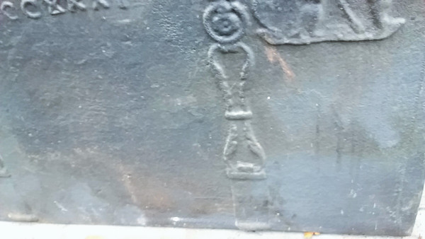 Grande plaque de cheminée en fonte de fer décor néo-gothique début 19 ème
