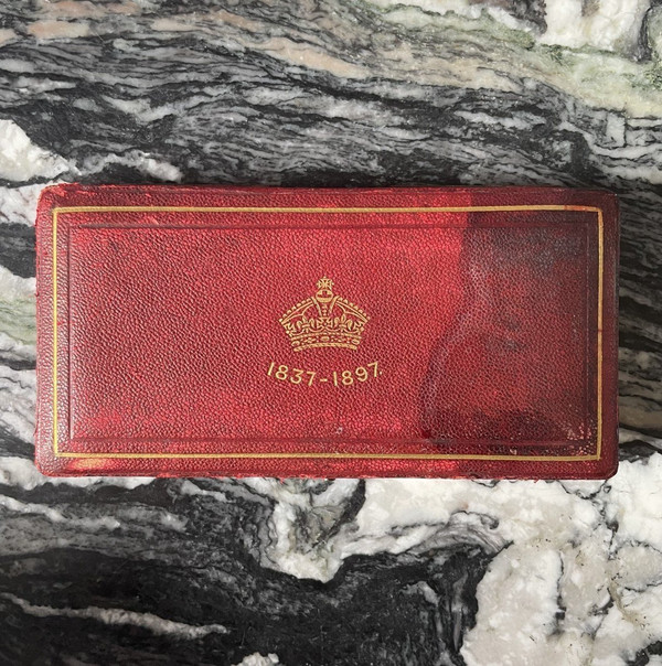 Thomas Brock - Pair Of Diamond Jubilee Medals - Queen Victoria - original case