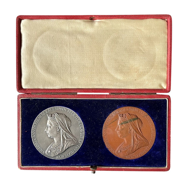 Thomas Brock - Pair Of Diamond Jubilee Medals - Queen Victoria - original case