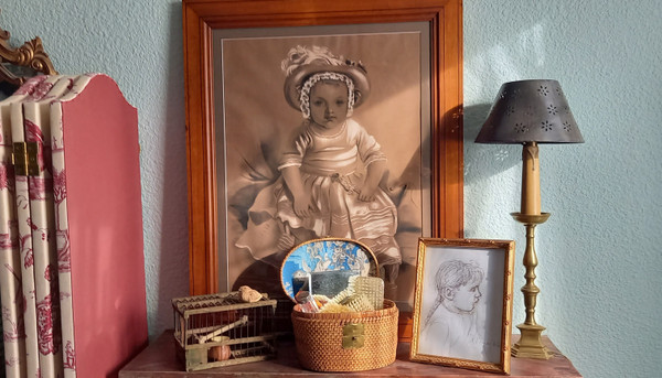 Portrait of a little girl in profile / 20th century