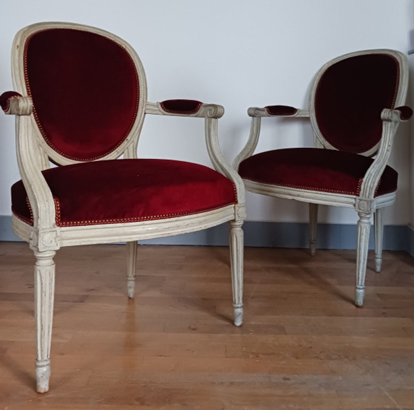 Claude Gorgu, master in 1770 - pair of cabriolet armchairs - restored - velvet jaspé - inventory number