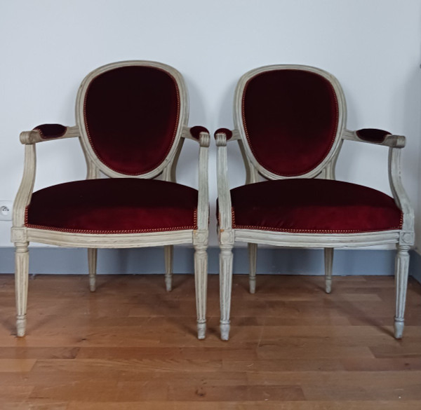 Claude Gorgu, master in 1770 - pair of cabriolet armchairs - restored - velvet jaspé - inventory number