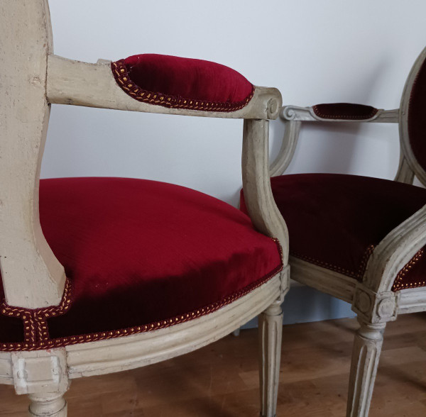 Claude Gorgu, master in 1770 - pair of cabriolet armchairs - restored - velvet jaspé - inventory number